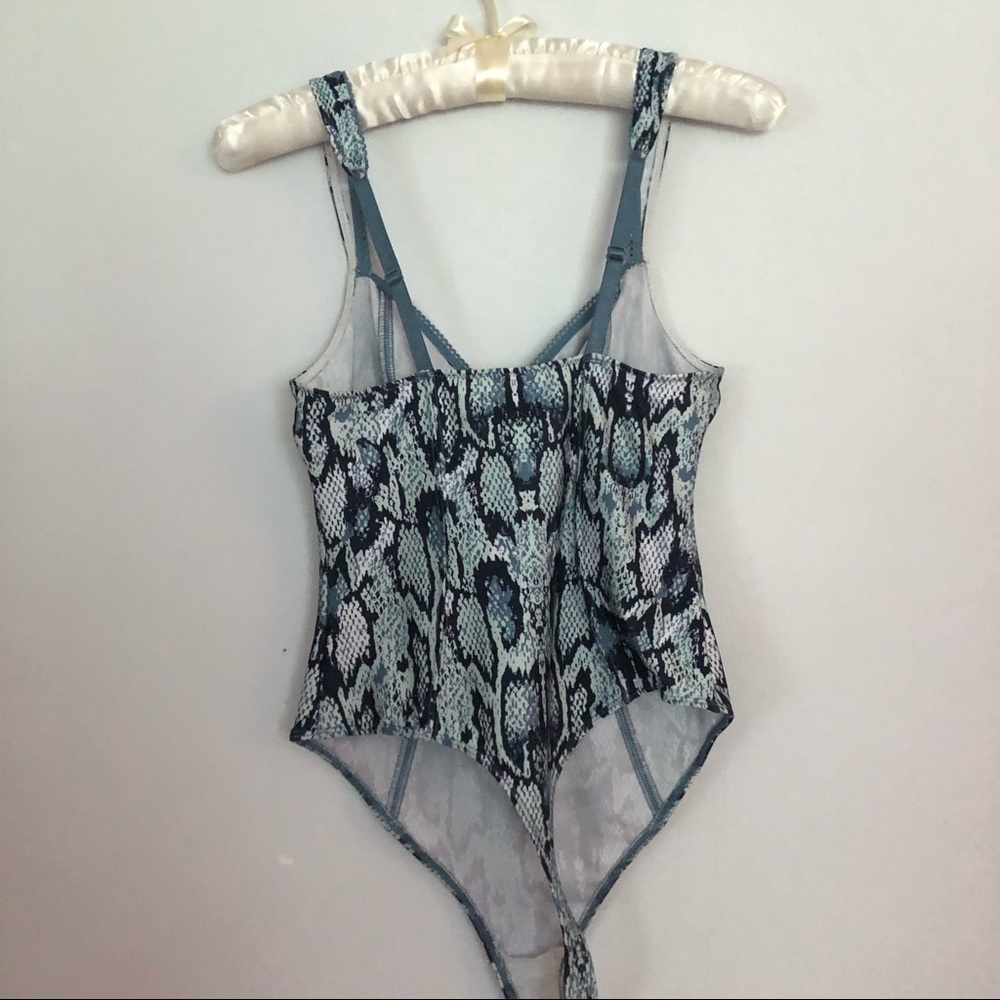 ✨NEW Urban Outfitters Snakeskin Bodysuit - Picture 7 of 13
